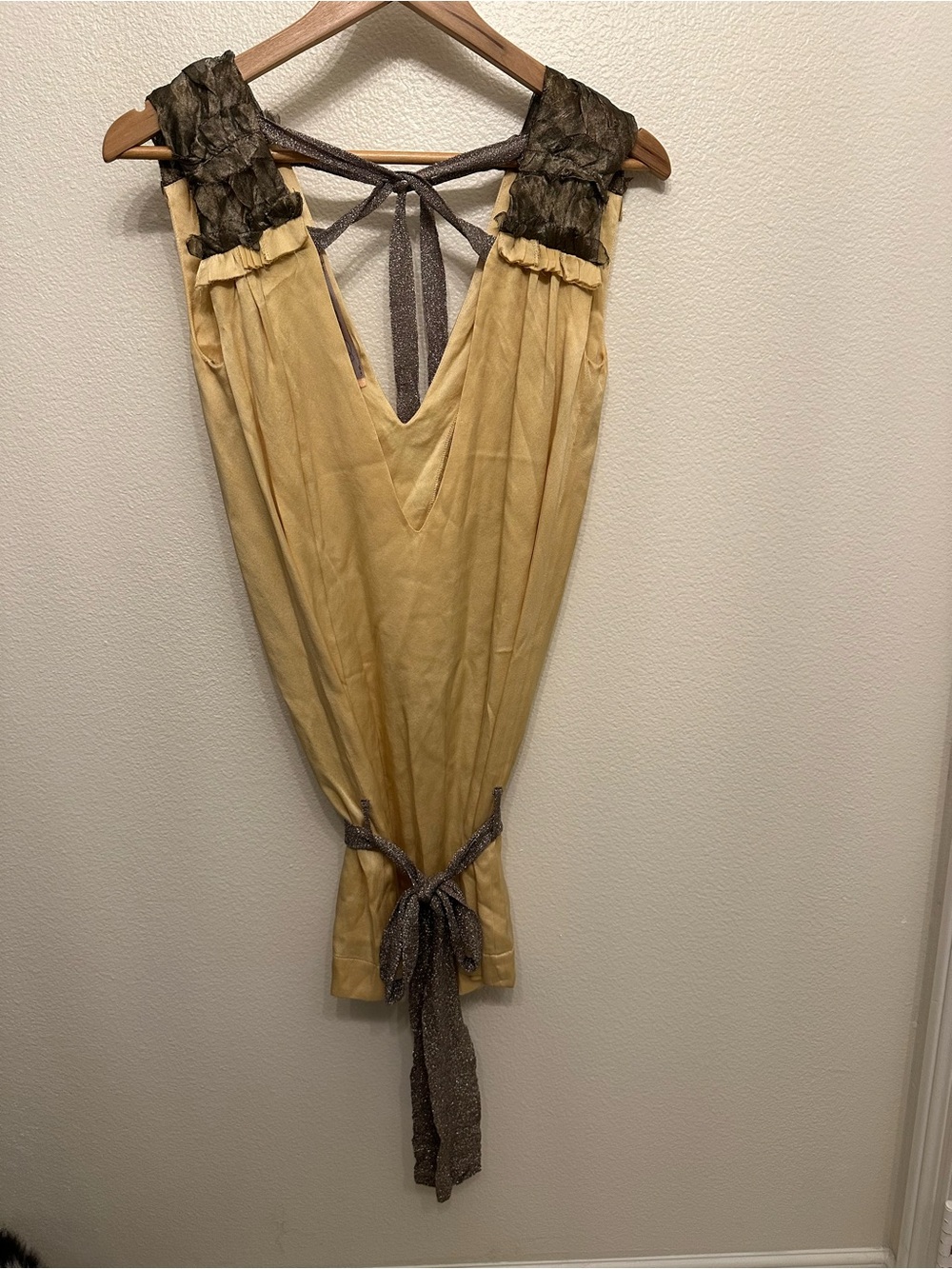 Yellow Tie-Back V-Neck Tunic with Contrasting Trim